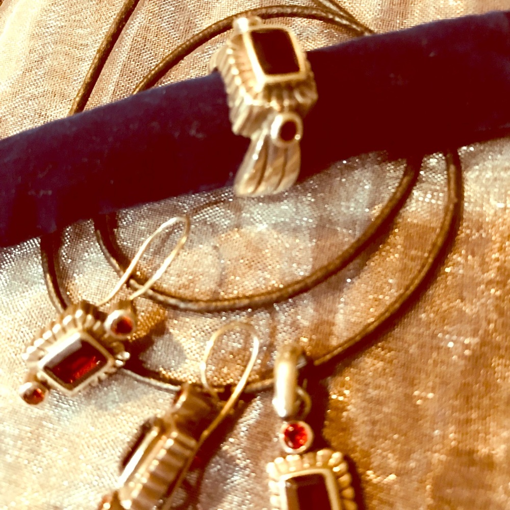 Necklace, earrings, pendant, & Ring. Garnet/Silver